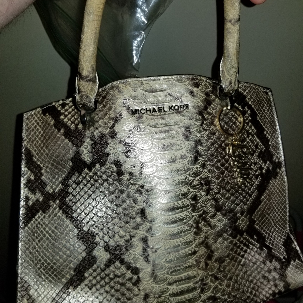 Michale Kors alligator skin pocket book